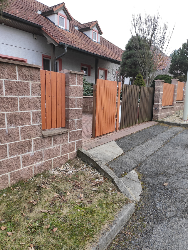 Výměna výplní v plotu